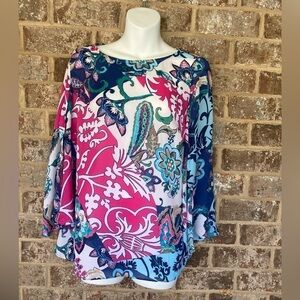 Gorgeous top size 0 Chico’s bell sleeves size 4 Small